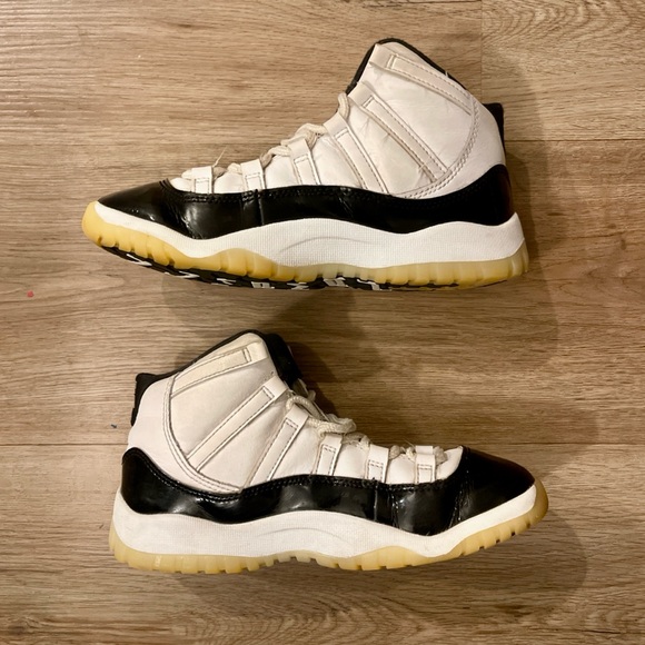 Air Jordan 11 “Gratitude” PS Size 1.5Y used with box 📦 kids - Picture 2 of 6